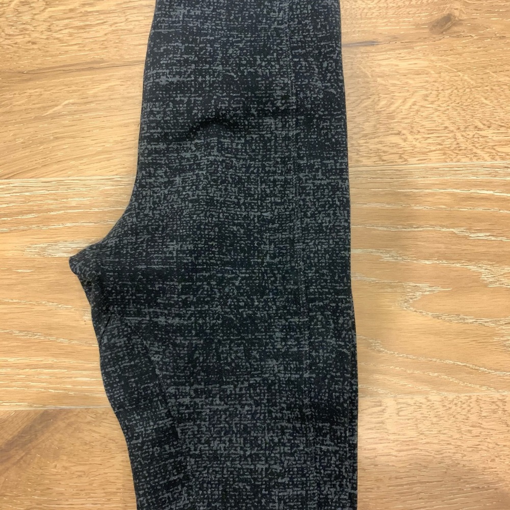 Lysse Women’s pants, lined leggings! Textured black/gray pattern